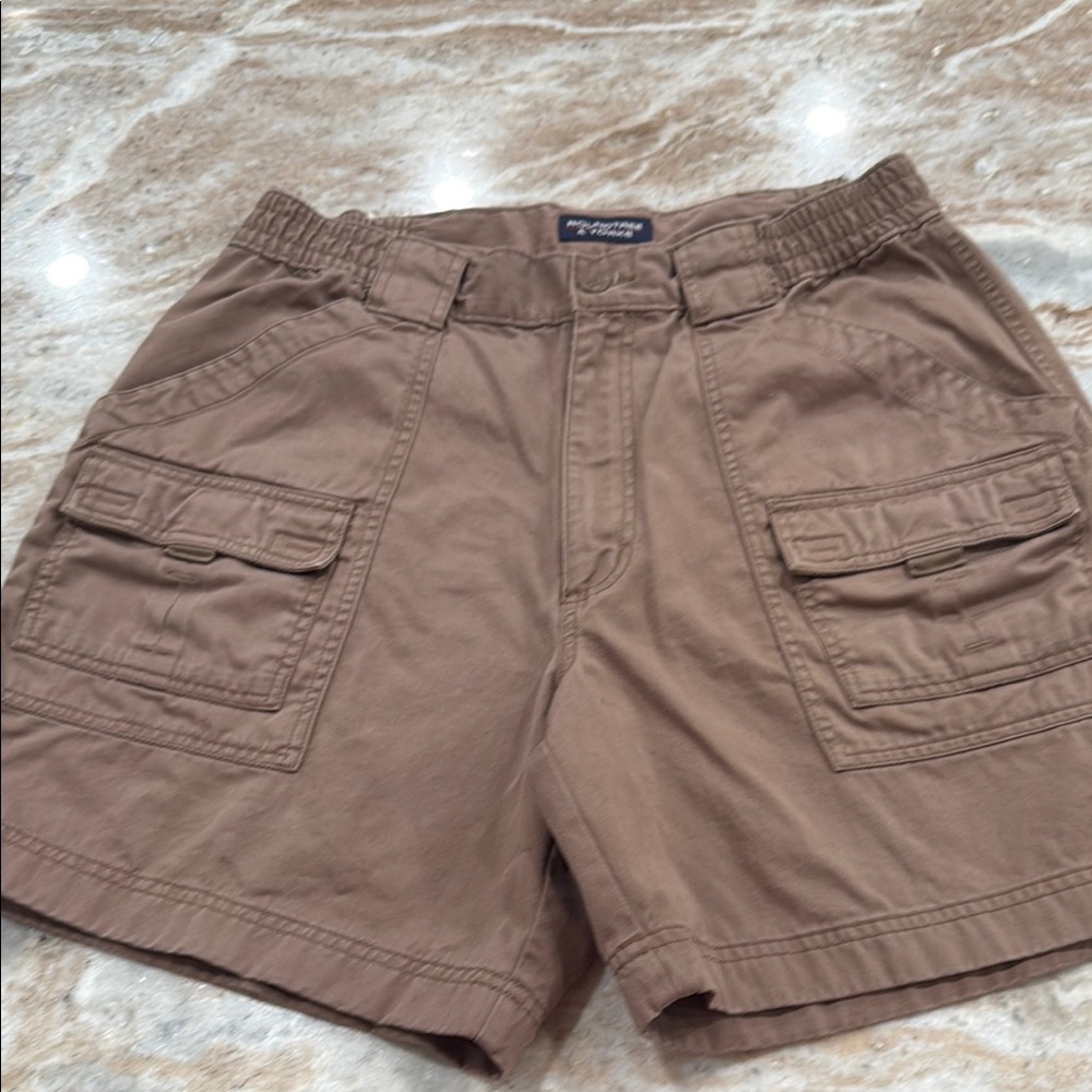 Roundtree & Yorke Men's Tan Cargo Shorts fishing hunting style 36 waist